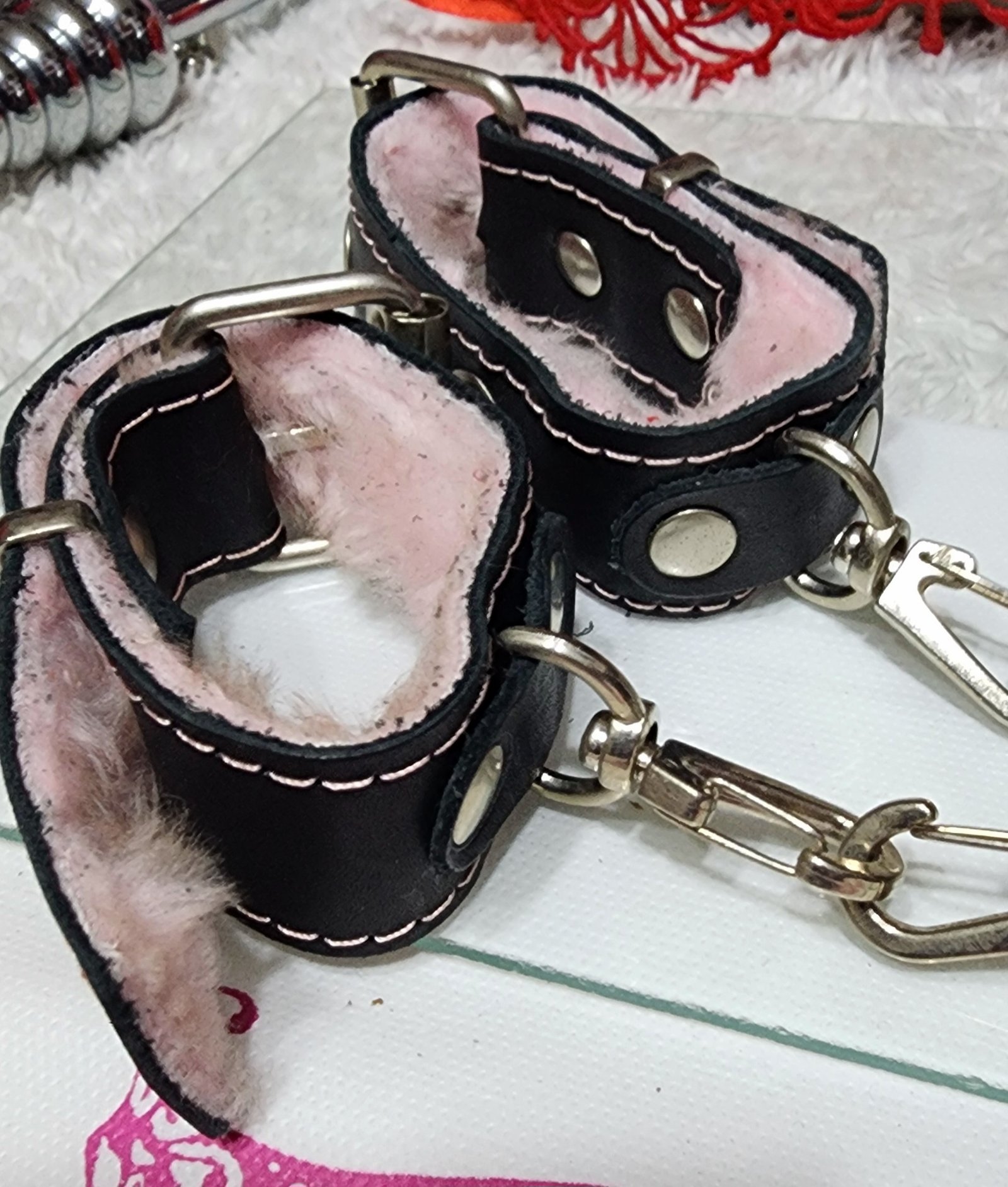 Esposas ecocuero + peluche - Imagen 2