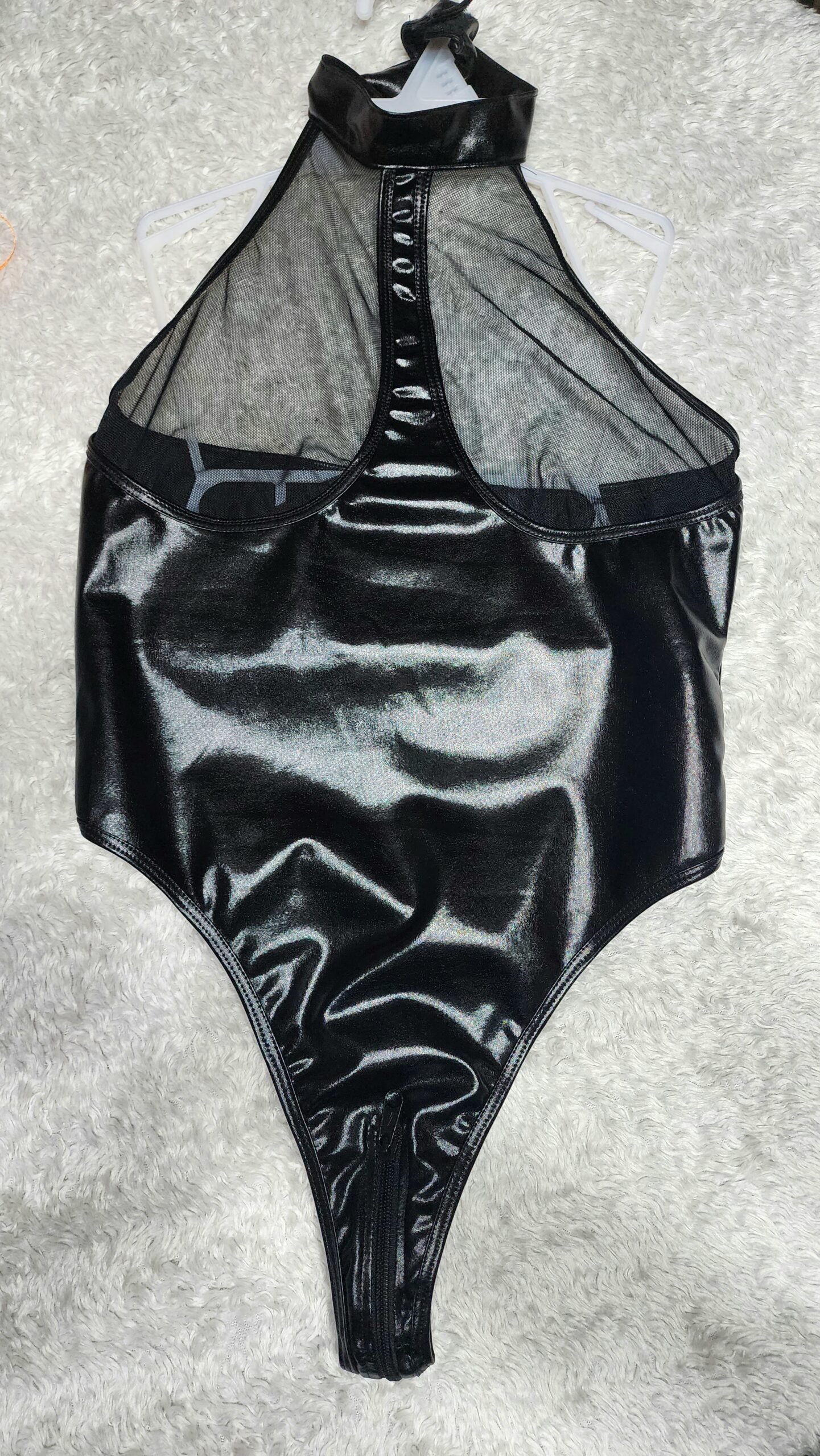 Body engomado con transparencia en tul.-
