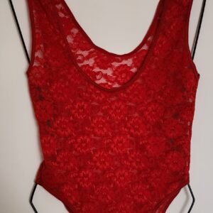 Body de encaje elastizado talle único .-