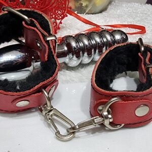 Esposas ecocuero rojas con peluche negro