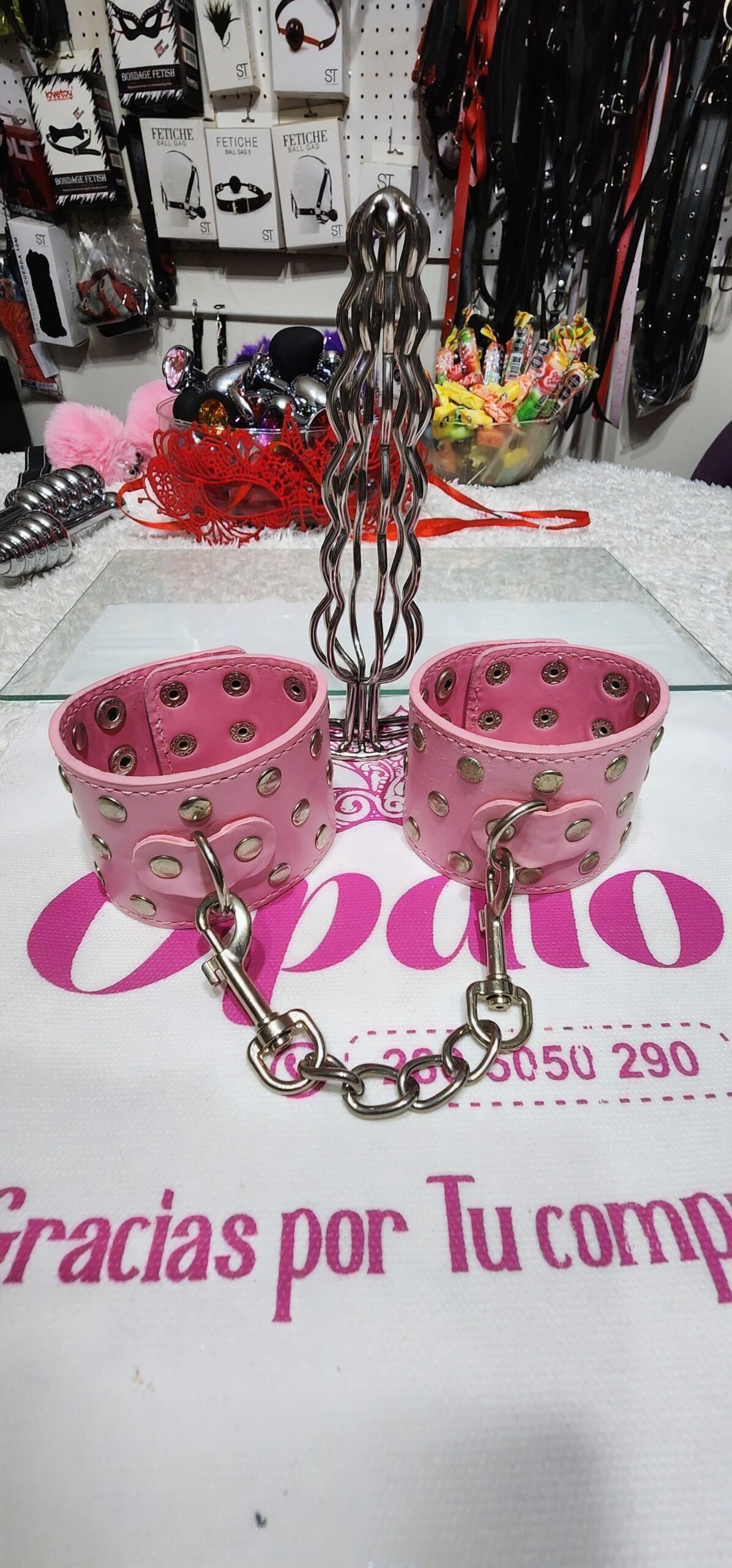 Esposas ecocuero rosa con tachas