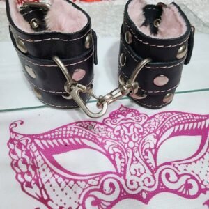 Esposas ecocuero y peluche rosa